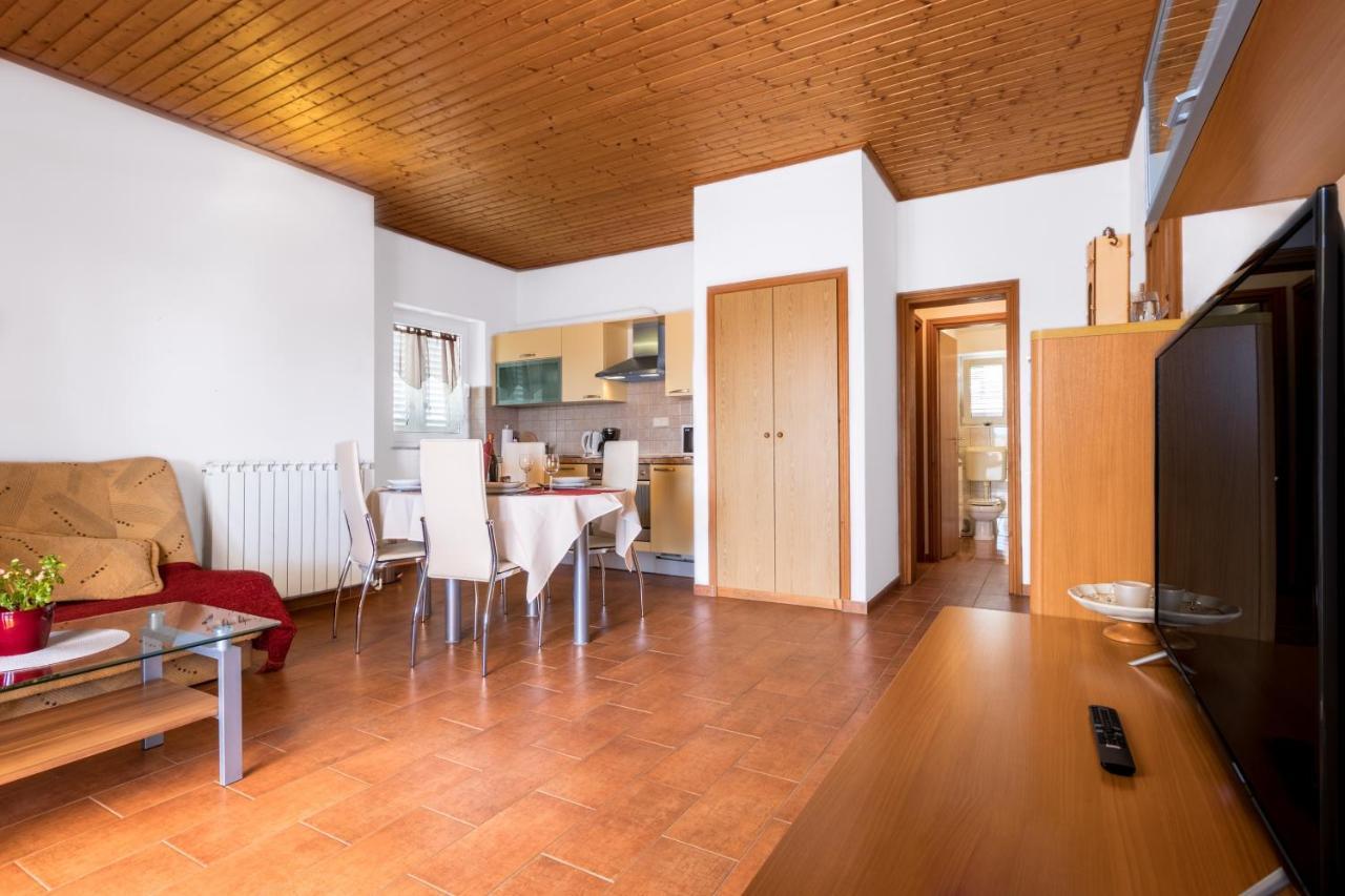 Apartments With A Parking Space Punat, Krk - 20553 외부 사진
