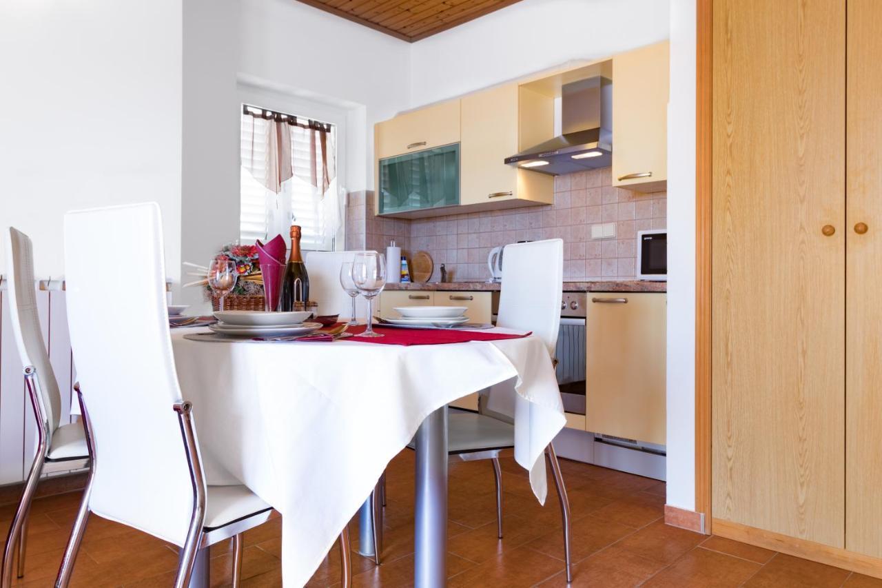 Apartments With A Parking Space Punat, Krk - 20553 외부 사진